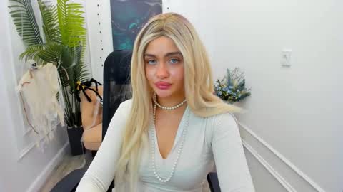 lesliemineg online show from October 30, 7:59 pm