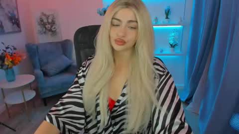 lesliemineg online show from November 11, 11:40 am