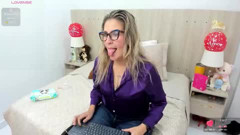 Lesly Santodomingo online show from February 21, 11:44 am