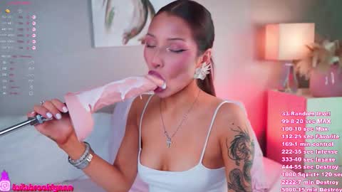 Sofa 3 online show from September 25, 7:12 pm