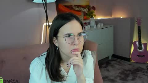 leylamirage online show from March 13, 1:45 pm