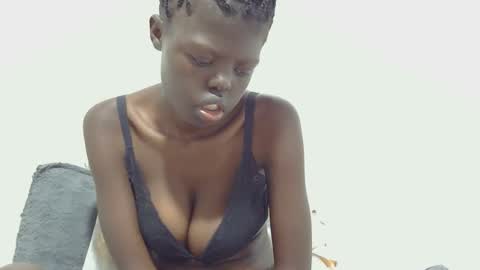 laylani69 online show from May 19, 1:56 am