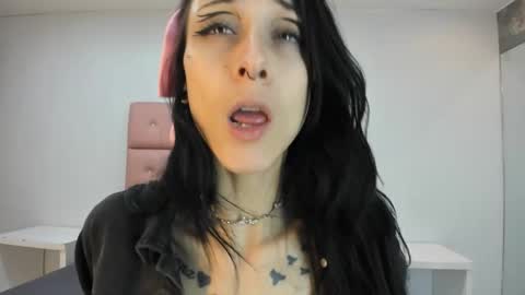 lhiamfitt online show from December 3, 12:59 pm