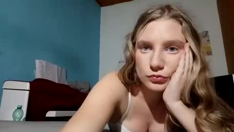 lia06_ online show from December 22, 6:22 pm