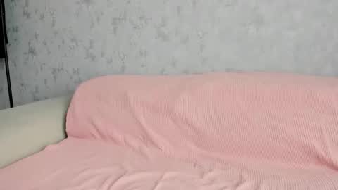 LEANNAA online show from September 18, 7:07 am