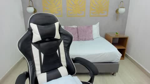 Lia  online show from February 21, 2:06 am