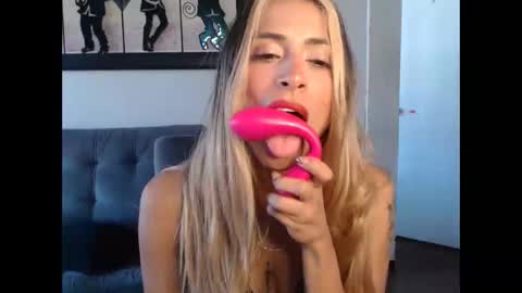 Lia Miller online show from February 19, 1:17 pm