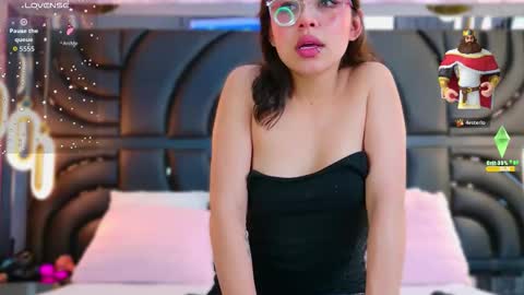 Lia online show from November 7, 7:30 pm