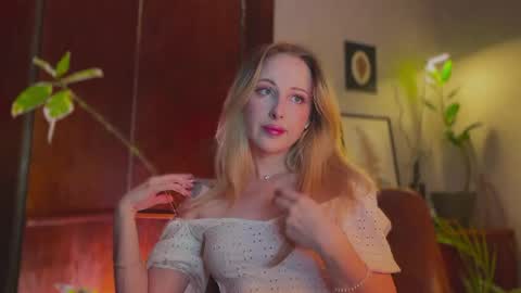  Im online every day except Saturday and Sunday somewhere between 2000 and 0300 UTC3 but its never at the same time  online show from February 25, 6:39 pm