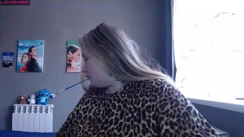 light_lunaa online show from September 18, 6:56 am