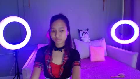 Lihn Pham online show from December 18, 3:55 am