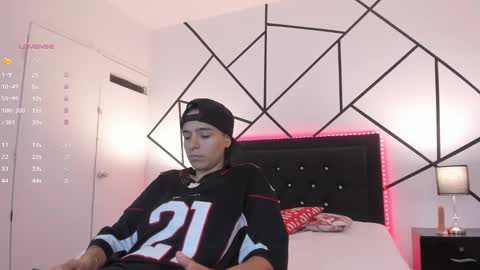 liiam_smith_ online show from January 23, 11:58 am