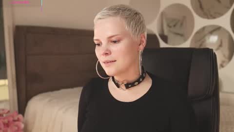 likaaberry online show from September 14, 4:38 pm