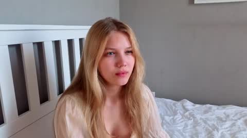 Emma online show from April 7, 11:01 am