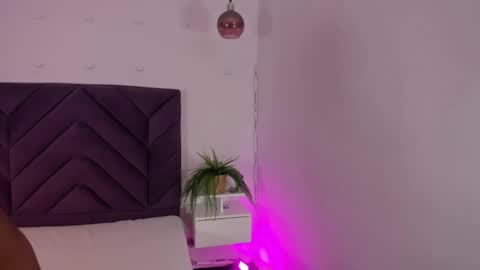 lila bailey  online show from January 6, 8:12 pm