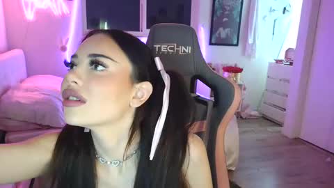 lilbina online show from November 16, 6:04 am