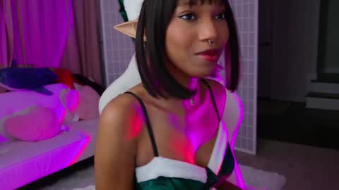 evie online show from December 6, 2:35 am