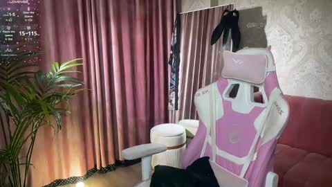 Lili online show from April 5, 12:48 pm