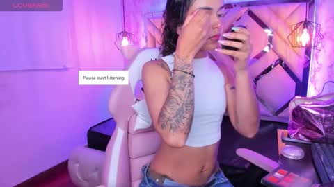 lili_evanss online show from October 20, 12:30 pm