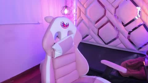 lili_evanss online show from October 23, 12:33 pm