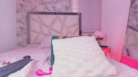 Lily online show from June 1, 6:20 pm