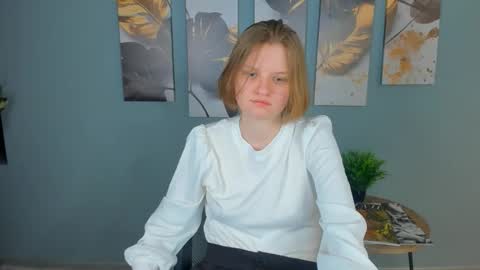 hi guys Im new here Im 18 years oldIve never had sex online show from January 11, 1:27 pm