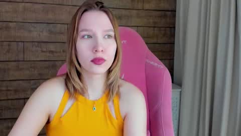 LiliLinn online show from March 10, 5:00 am