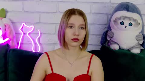 LiliLinn online show from March 12, 5:02 am