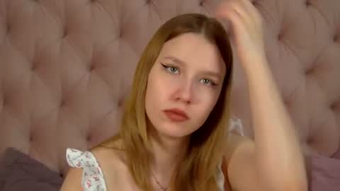 LiliLinn online show from August 4, 9:37 am