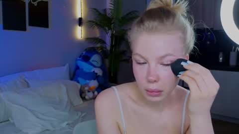 lililok101 online show from May 8, 2:37 am