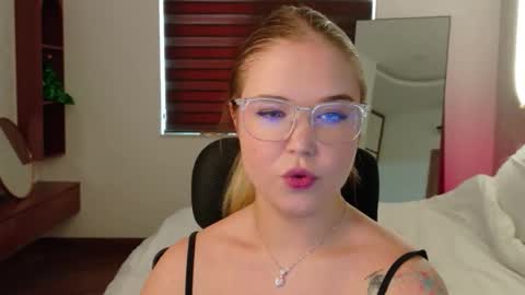 Lilith Bonheur online show from April 5, 12:20 am