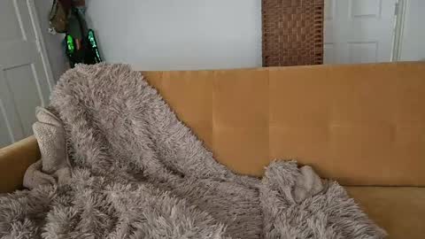 L online show from April 16, 8:52 pm