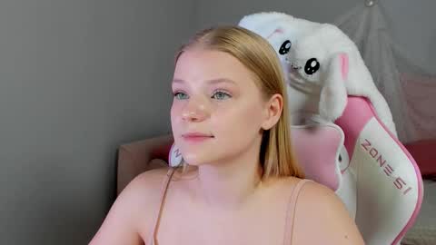 lilitrosen online show from September 23, 7:01 pm