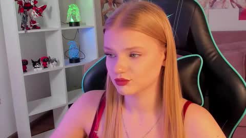 lilitrosen online show from November 26, 6:09 pm