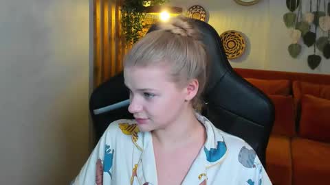 lilitrosen online show from October 21, 7:18 pm