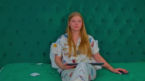 lilitrosen online show from September 15, 6:04 pm