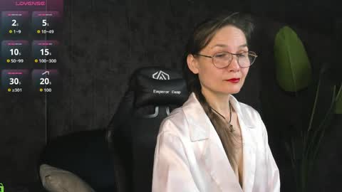 lillian_white1 online show from June 3, 12:56 am