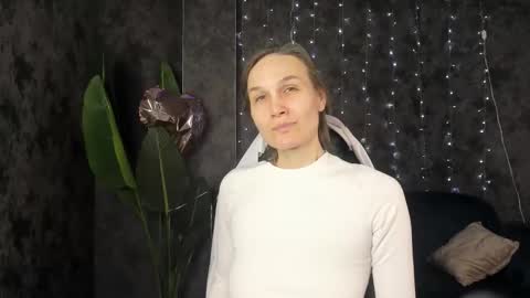 lillian_white1 online show from March 25, 1:11 am