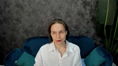 lillian_white1 online show from March 4, 2:10 pm