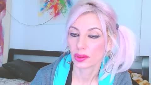 Lara online show from February 25, 11:37 pm