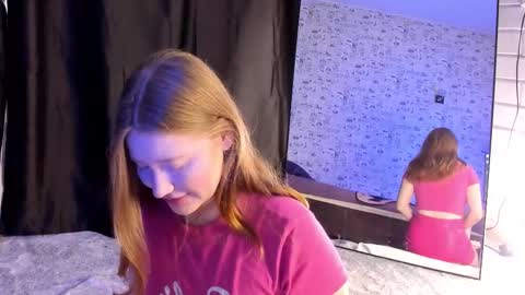 lillie_berry online show from October 5, 5:45 am