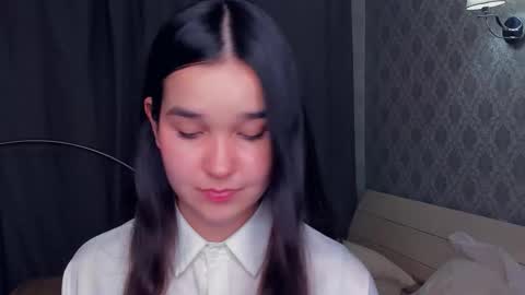 Celina Lillie online show from December 13, 9:32 pm