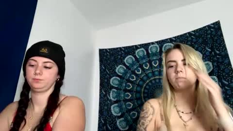 lillstephanie online show from October 21, 4:05 am