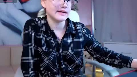 Lilly online show from November 16, 10:10 pm