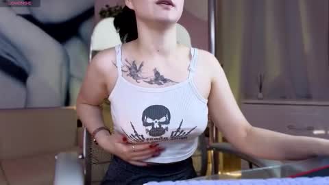 Lilly online show from November 12, 10:19 pm