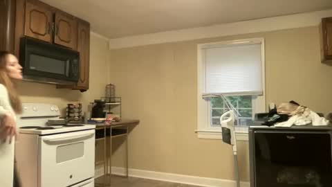 lilly_adams88 online show from April 16, 11:18 pm