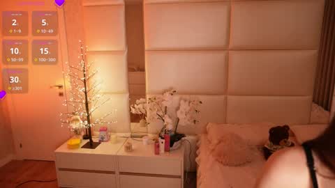 Lilly Colins online show from March 7, 8:05 pm