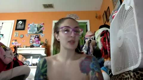 hi guys im back on here 3 online show from September 9, 7:57 pm