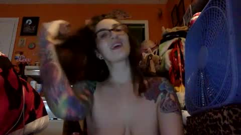 hi guys im back on here 3 online show from September 13, 11:02 pm