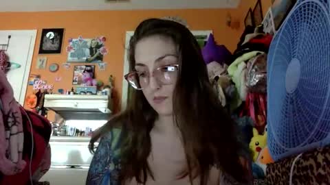 hi guys im back on here 3 online show from January 8, 8:46 pm